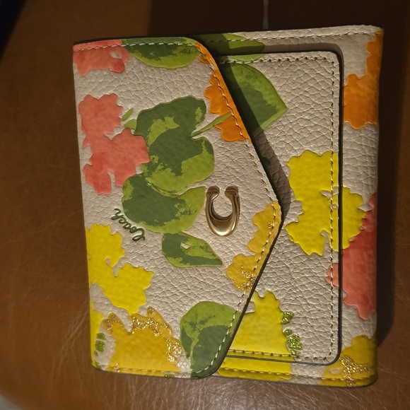 🆕Coach  Floral Wallet - Picture 2 of 4